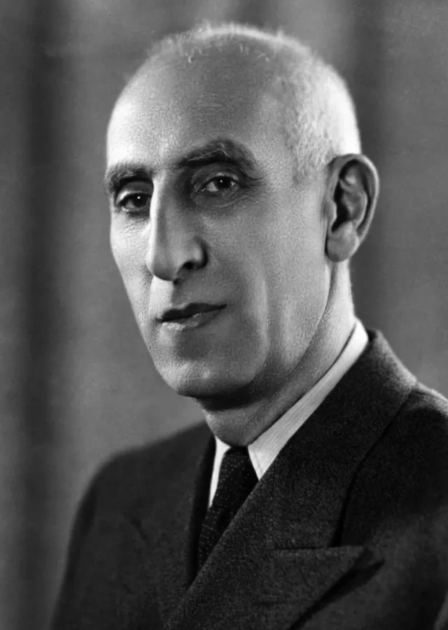 1950 ਦੇ ਦਹਾਕੇ ਵਿੱਚ ਈਰਾਨ ਦੇ ਪ੍ਰਧਾਨ ਮੰਤਰੀ ਮੁਹੰਮਦ ਮੋਸਾਦਿਕ।