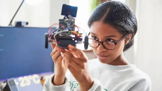 Iwe ni sayansi, uhandisi, ubunifu au sanaa, ubunifu utabaki kuwa ufunguo wa mafanikio.