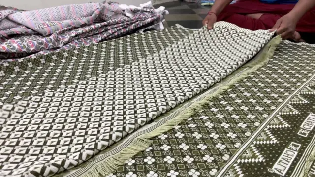 सोलापूर चादर 