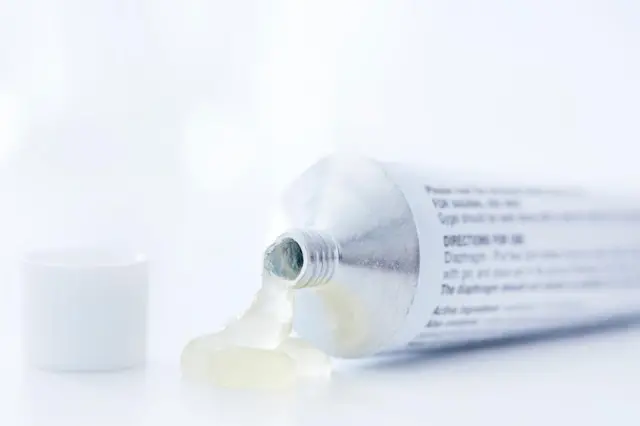 पुरुषांना त्वचेवर लावायच्या जेल किंवा मलमाच्या रुपात गर्भनिरोधक देण्याविषयी संशोधन सुरू आहे.