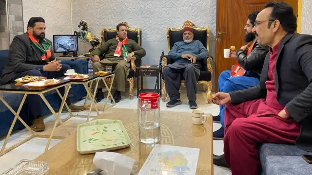 पीटीआई के नेता और समर्थक