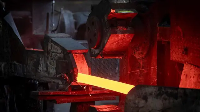 نمایی از آهن گداخته