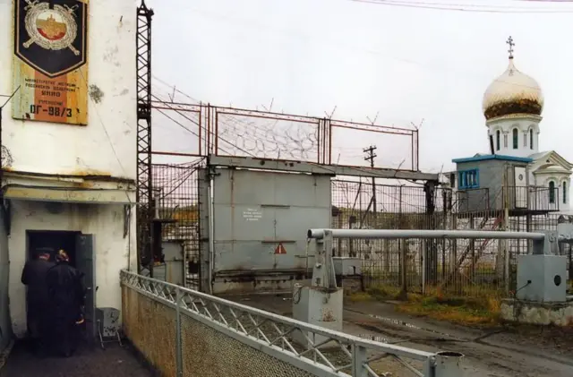 Алексей Навальный которулган Харп айылындагы өзгөчө режимдеги колония, 2001-жылдагы архивдик сүрөт