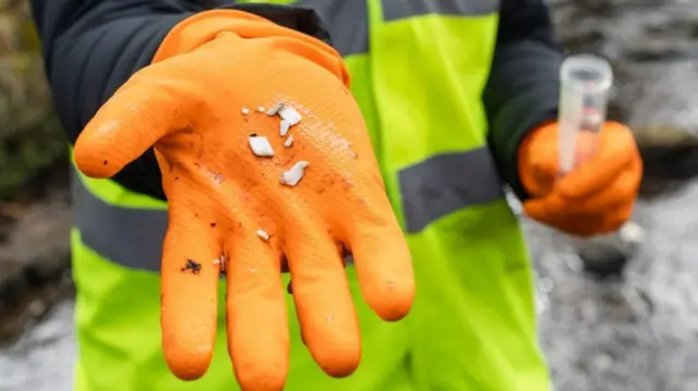 தண்ணீரில் பிளாஸ்டிக்