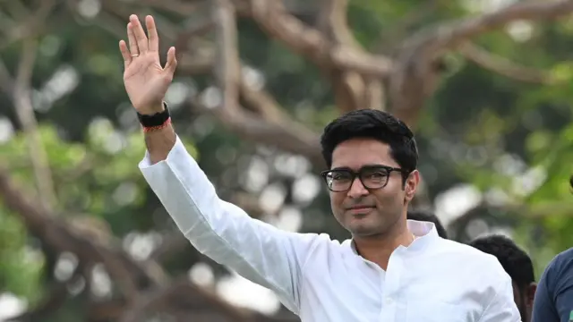 ভারত বাংলাদেশ সীমান্তে প্রহরারত বিএসএফ সদস্য