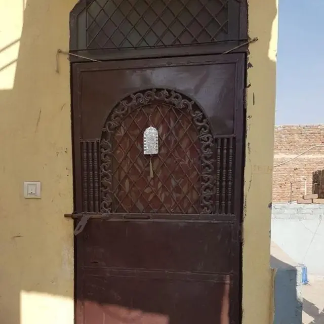 लड़की का घर, जहां अब ताला लगा हुआ है