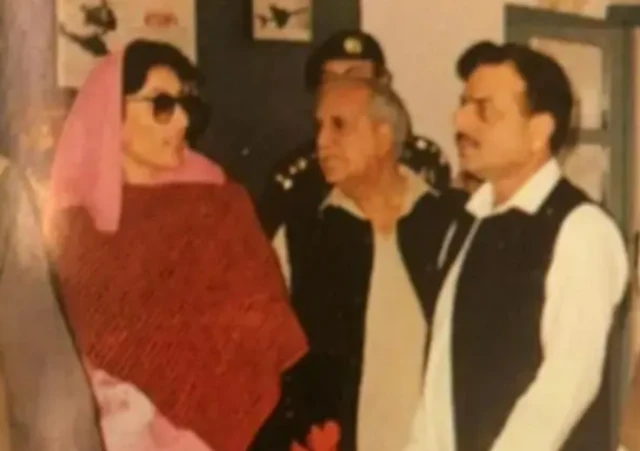 بینظیر بھٹو نصیر اللہ بابر اور حمید گل کے ساتھ