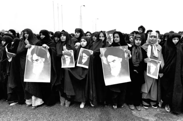 حمایت برخی زنان از «جمهوری اسلامی» در فروردین ۵۸