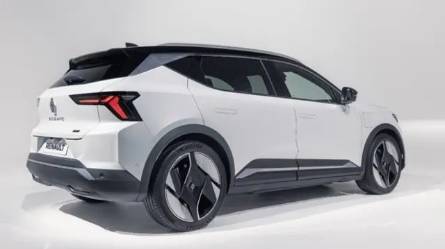 رنو سنیک با هر بار شارژ می‌تواند تا ۶۲۰ کیلومتر حرکت کند