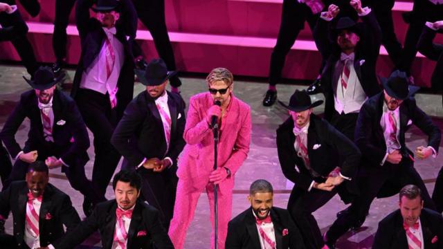 Ryan Gosling cantando I'm Just Ken, una de las canciones de Barbie, en la 96 edición de los Oscar.
