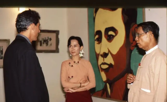 ဒေါ်အောင်ဆန်းစုကြည်နဲ့ လူချင်းဆုံဖို့ ဦးတင်ဦး ကူညီခဲ့