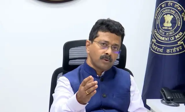 இந்தியா, பூடான், சொகுசு கார்கள், கேரள சுங்கத்துறை, துல்கர் சல்மான்