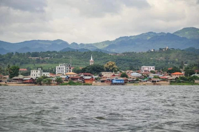 ဖယ်ခုံမြို့မြင်ကွင်း (ပုံဟောင်း)