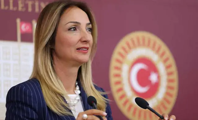 AYLİN NAZLIAKA 