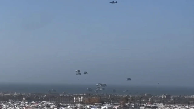 প্যারাস্যুটের মাধ্যমে গাজায় সহায়তা দিয়েছিলো যুক্তরাষ্ট্র