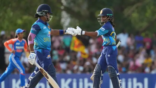 "කණ්ඩායමේ ක්‍රීඩිකාවෝ 11 දෙනෙක් ඉන්නවා. එක්කෙනෙක්ට දෙන්නෙක්ට හරියට ක්‍රීඩා කරන්න බැරි වුනොත් අනිත් අයට වගකීමක් තියෙනවා ඒ අඩුව පුරවන්න ක්‍රීඩා කරන්න.''