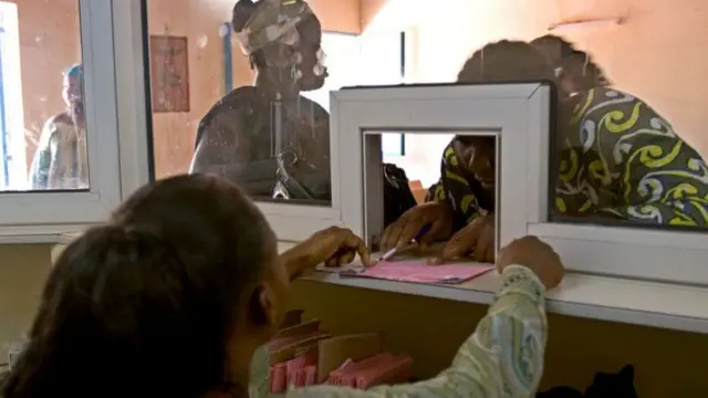 Ndị mmadụ nọ n'ụlọakụ ndị Naịjirịa