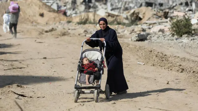 ग़ज़ा में विस्थापित लोग