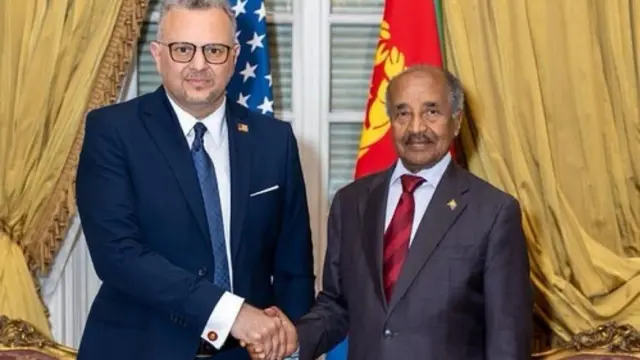 መስዓድ ብሎስን ዑስማን ሳልሕን ሰላምታ እናተለዋወጡ