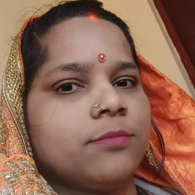 ముక్కుపుడక స్క్రూ పీల్చేసిన మహిళ ఫొటో 