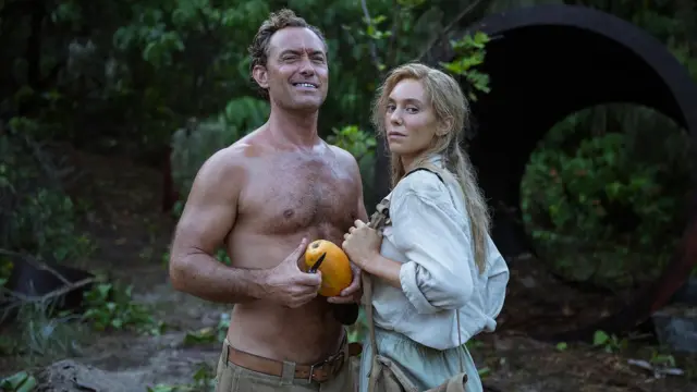 Джуд Лоу та Ванеса Кірбі в ролях перших поселенців Фрідріха Ріттера та Доре Штраух