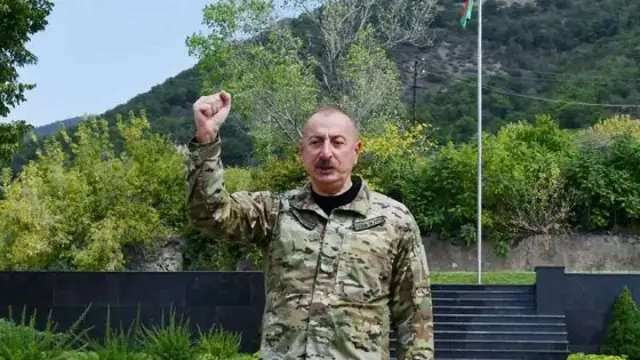 Jinsiy aloqa paytida balandlik farqi Katta kokrakli uy bekasi fotosurati