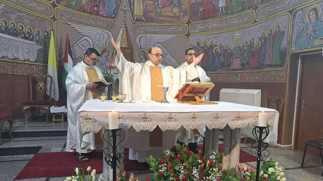 El Padre Gabriel junto al sacerdote argentino Carlos Ferrero y el sacerdote egipcio Yousef Assad.