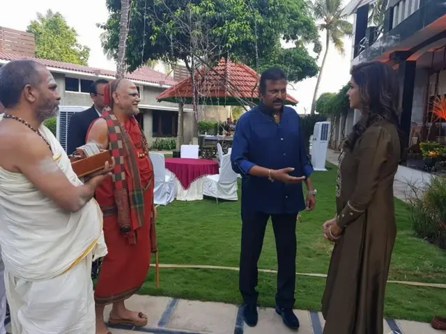 శ్రీశారదా పీఠం, స్వరూపానందేంద్ర స్వామి, వైఎస్ జగన్మోహన్ రెడ్డి, కేసీఆర్, చంద్రబాబు నాయుడు, టీడీపీ ప్రభుత్వం, వైసీపీ ప్రభుత్వం, విశాఖపట్నం, వైజాగ్, తిరుమల, టీటీడీ