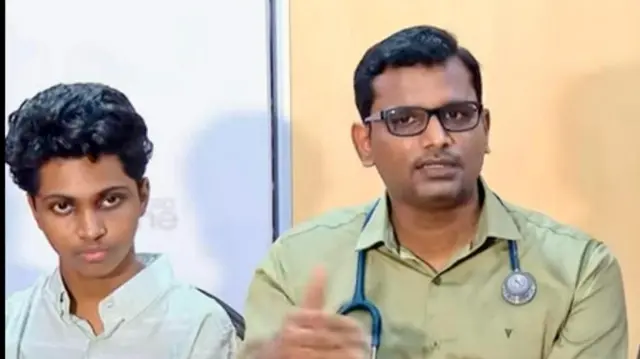 Remaja yang selamat dari amuba pemakan otak manusia bersama dokter