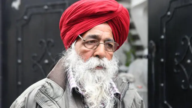 হরমিত সিংয়ের বৃদ্ধ বাবা ছেলের দেহ ফিরিয়ে দেওয়ার জন্য পাকিস্তান সরকারের কাছে আর্জি জানিয়েছিলেন