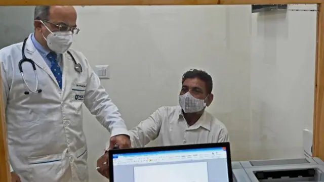 भारत में डॉक्टरों की संख्या में गिरावट आई है