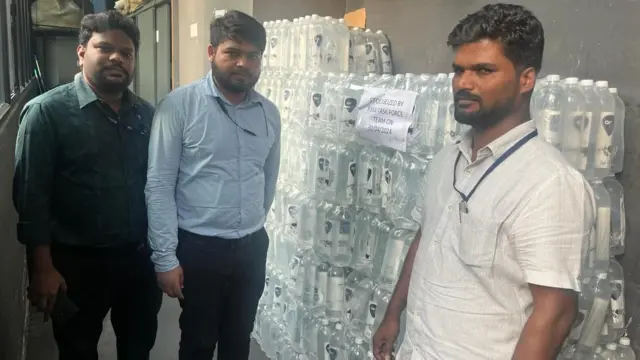 నీటిబాటిళ్ళ సీజ్ ఫోటో 