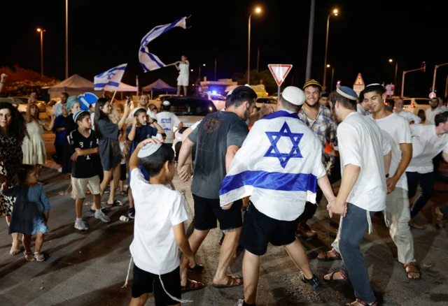 Israa'el Sideroot kan ollaa Gaazaa keessatti ummanni du'a Sirwaaniitti gammachu yoo ibsatu