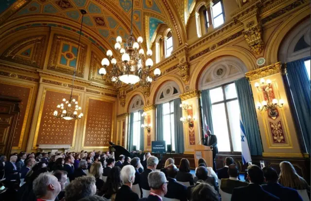 سخنرانی دیوید لمی، وزیر خارجه بریتانیا در مراسم یادبود هولوکاست در محل وزارت خارجه بریتانیا