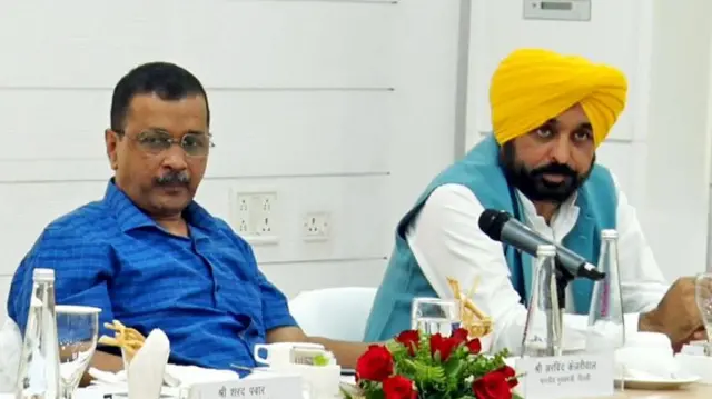 पटना में विपक्ष की पहली बैठक में ही अरविंद केजरीवाल की आम आदमी पार्टी ने नाराज़गी ज़ाहिर की थी.