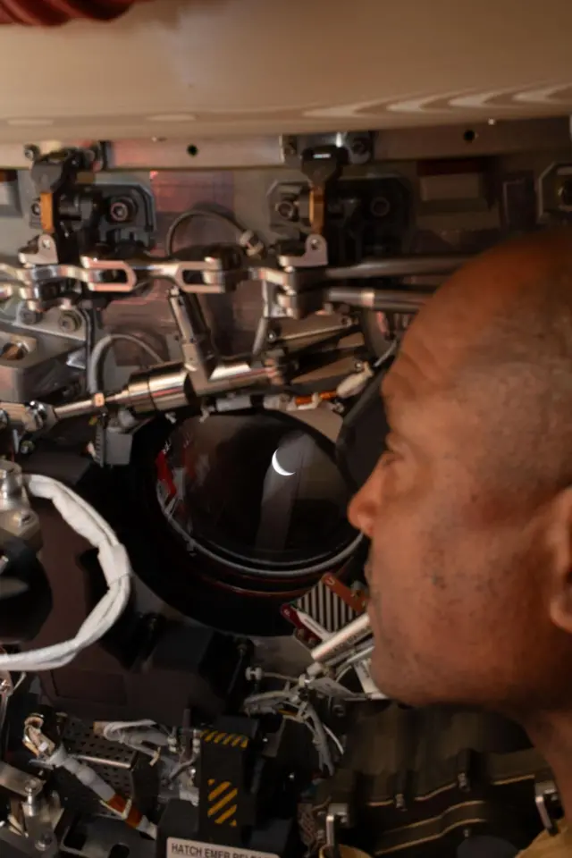 आर्टेमिस 2 चा चंद्रप्रवास