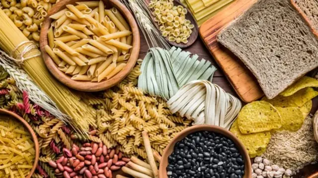 Divers aliments riches en glucide.