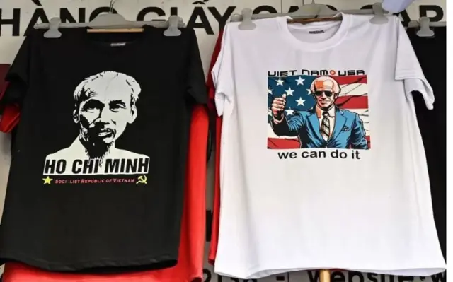 हो ची मिन्ह और जो बाइडेन की फोटो वाली टी शर्ट.