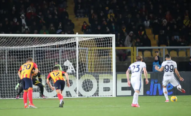 طارمی در لیگ قهرمانان برای اینتر بیشتر بازی کرده و عملکرد بهتری هم داشته است. یکی از بهترین بازی‌های طارمی مقابل منچستر سیتی بود، آن هم در دورانی که منچستر سیتی هنوز به وضعیتی که الان دچارش شده است نیفتاده بود. آن مسابقه بدون گل مساوی به پایان رسید اما پرس طارمی در خط حمله از جمله عواملی بود که به سیتی اجازه نداد فرصت‌های زیادی روی دروازه اینتر ایجاد کند.