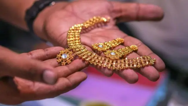 सोने आणि चांदीचे दर दररोज विक्रमी पातळीवर पोहोचत आहेत.