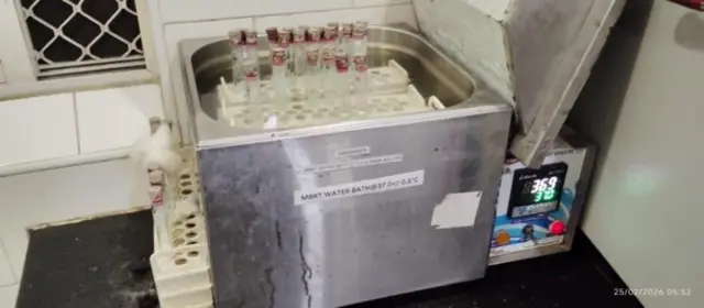 பாலின் தரத்தை முழுமையாகத் தீர்மானிக்க கொழுப்புச் சத்து, கொழுப்பு அல்லாத திடப்பொருட்கள் மற்றும் நுண்ணுயிரியல் பரிசோதனைகள் செய்யப்பட வேண்டும் என்று ரமேஷ் தெரிவித்தார்.
