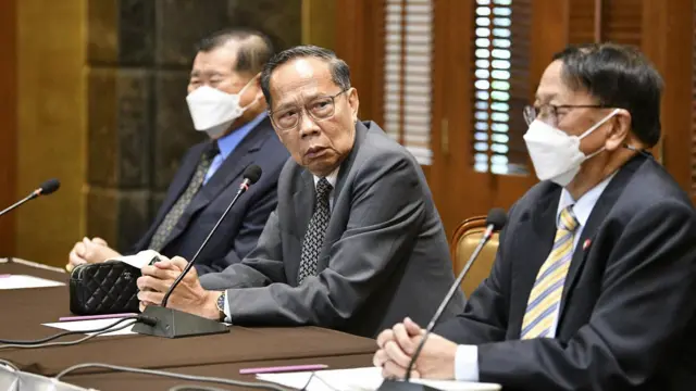นายนิพนธ์, นายวสันต์ และนายสุทัศน์ 