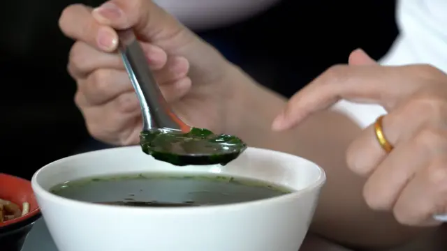 2026年4月30日，台灣作家楊双子在台中接受BBC中文專訪，介紹台灣美食麻薏湯。