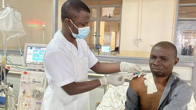 Kila kipindi cha dialysis huchukua muda wa saa nne