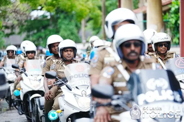 ''සමහර වෙලාවට පොලිස් නිලධාරියා හරි වෙන්න පුළුවන්, රියැදුරා වැරදි වෙන්න පුළුවන්. ඒ වගේම නිලධාරීන් අතින් සිදුවන වැරදිත් මෙම කැමරාවල පටිගත වීම හරහා සියලු දෙනාගේ වගවීම තහවුරු වනවා." පොලිස් මාධ්‍ය ප්‍රකාශකවරයා පැහැදිළි කළේය.