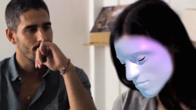 Laila (kulia) - utambulisho wa wachangiaji wetu wote unahitaji kufichwa