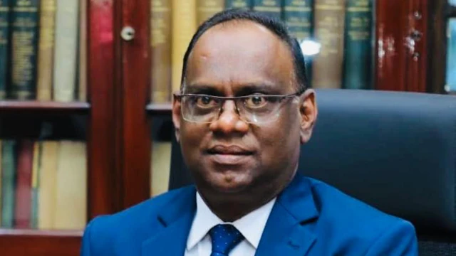 දුම්රිය සාමාන්‍යාධිකාරිවරයාගේ ඡායාරූපයකි