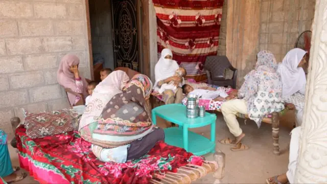 पाकिस्तान, नाव, ग्रीस