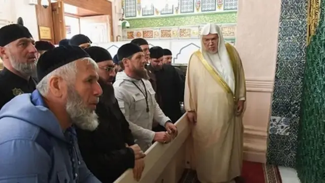 Shugaban Chechnya a ƙabarin Manzon Allah, Masallacin Madina.
