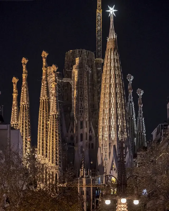 Hasumiyar ginin Sagrada Família.